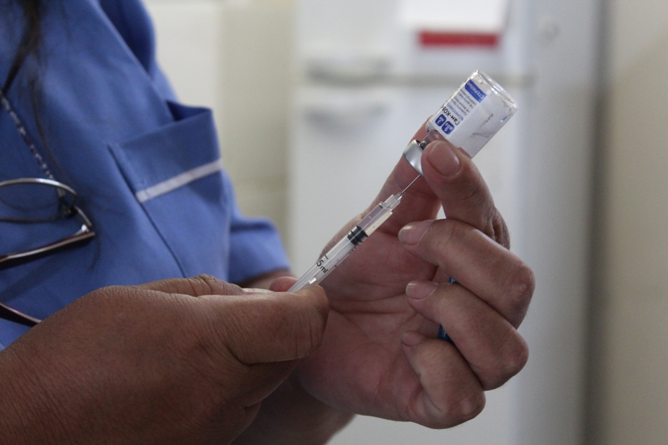 Ante aumento de casos de covid-19 en la provincia en Funes piden reforzar la vacunación